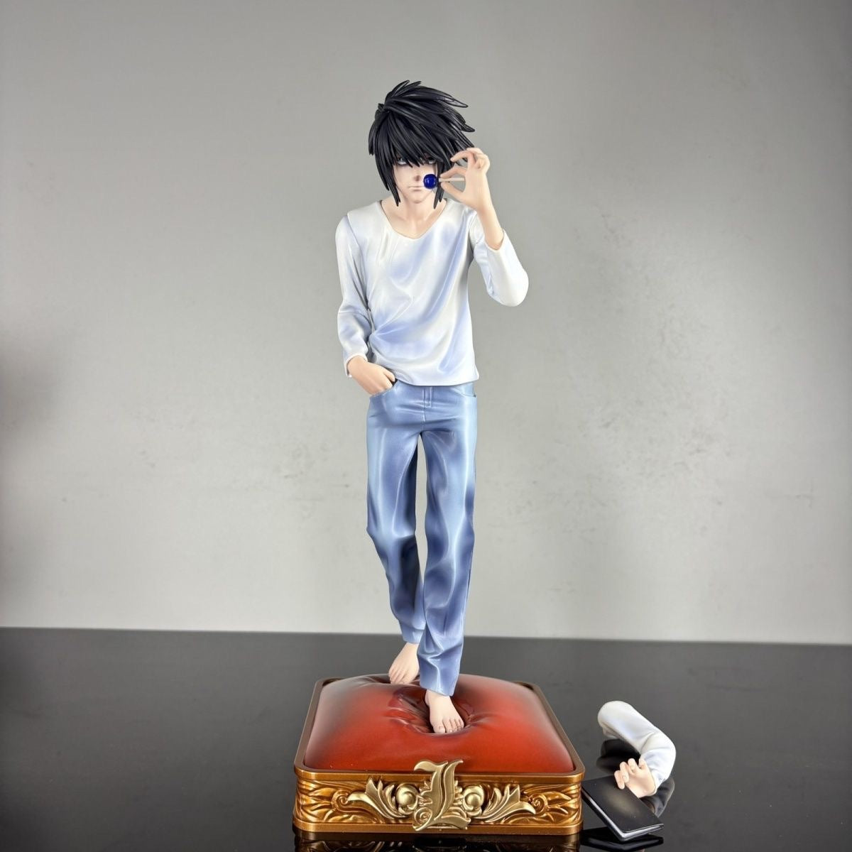 Death Note L Lawliet figure