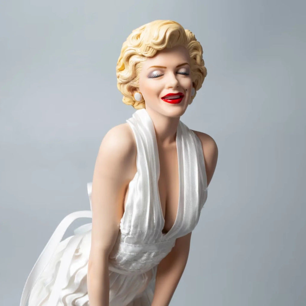 Marilyn Monroe figure white dress statue