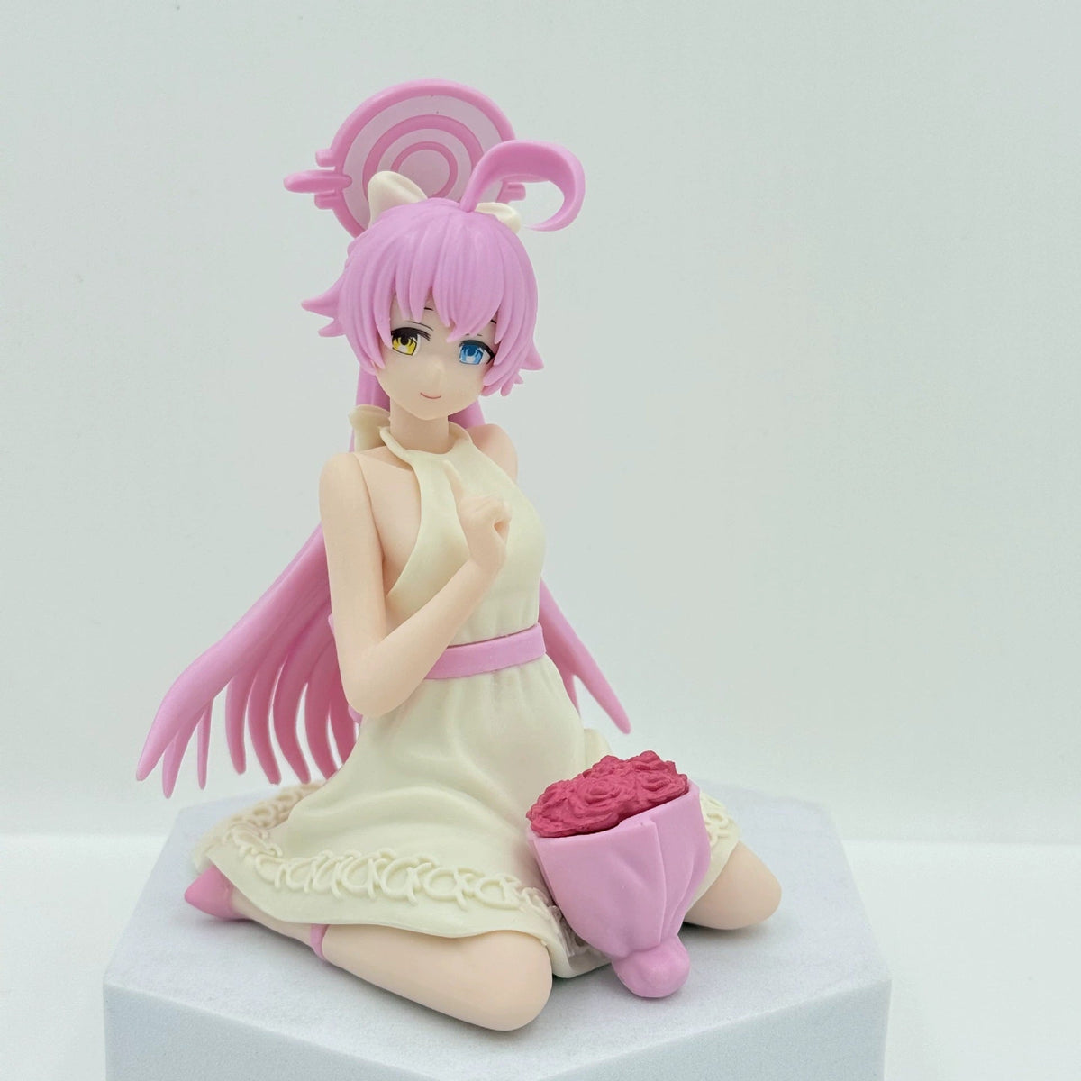 Blue Archive Hoshino Shiroko bouquet dress figure set
