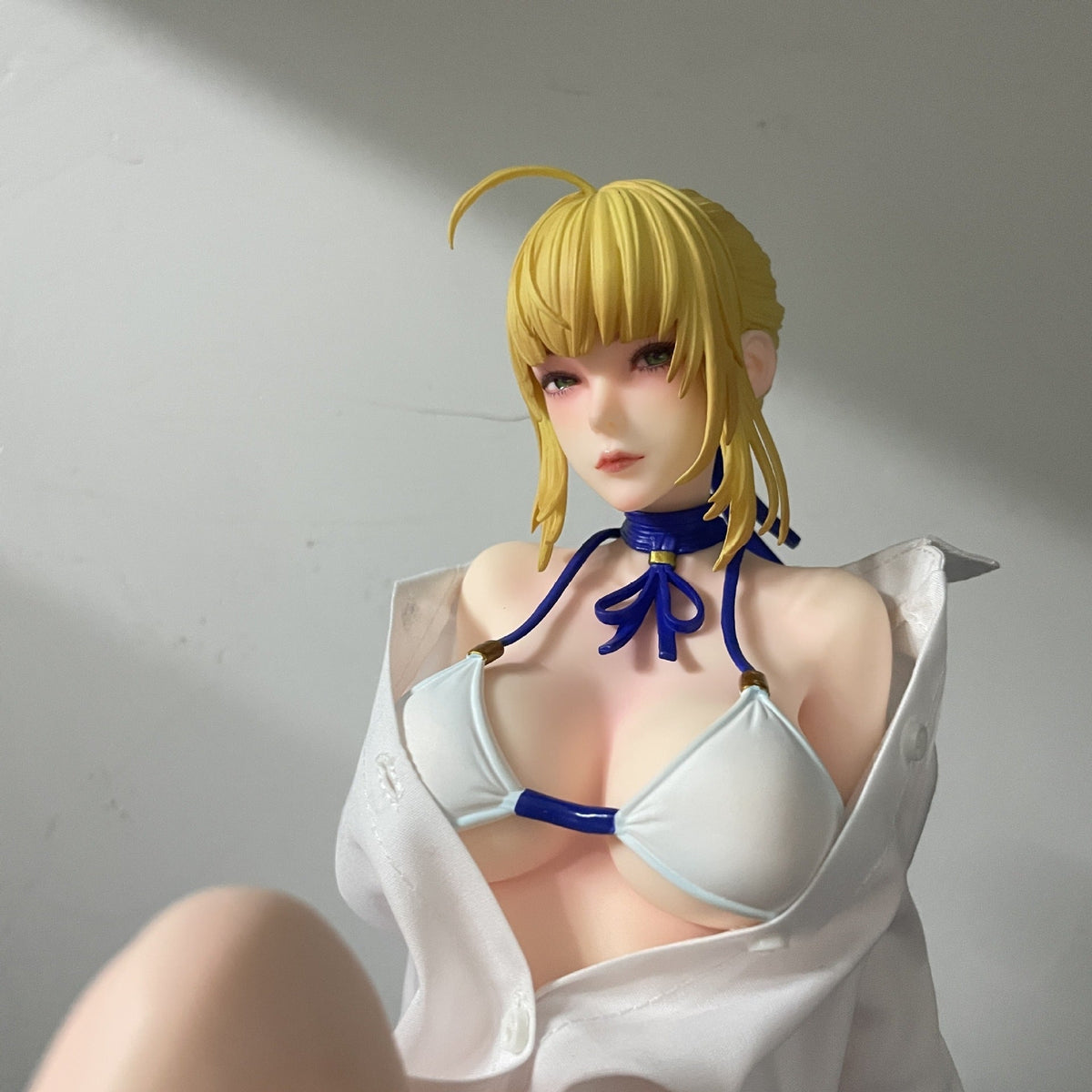 Fate Saber Artoria pajama sitting GK figure