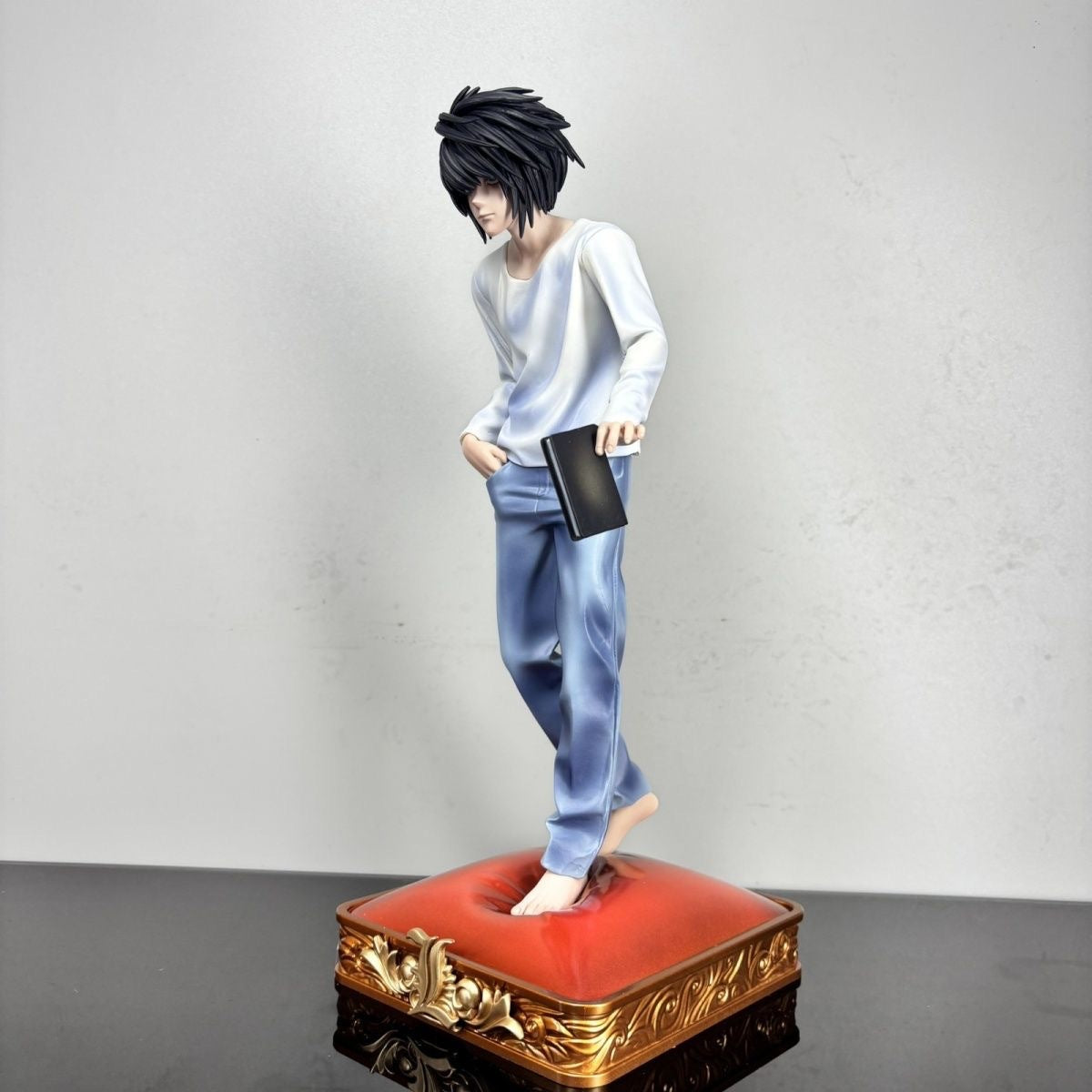 Death Note L Lawliet figure