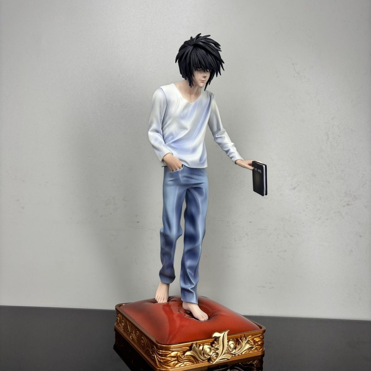 Death Note L Lawliet figure