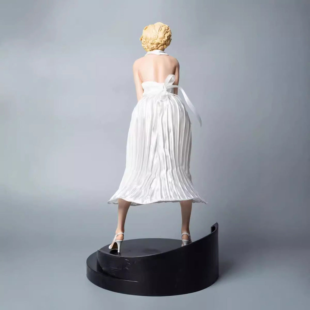 Marilyn Monroe figure white dress statue