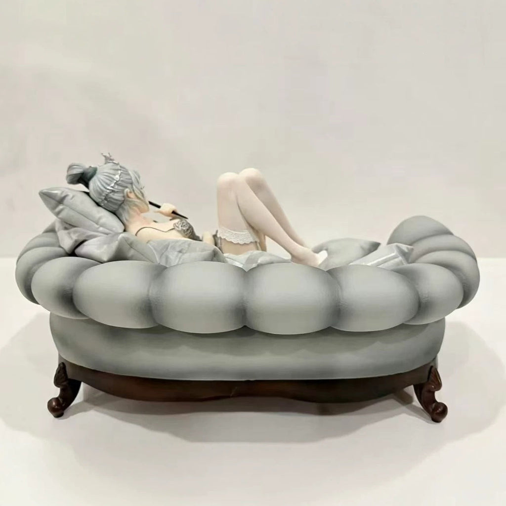 queen sofa evening dress GK statue