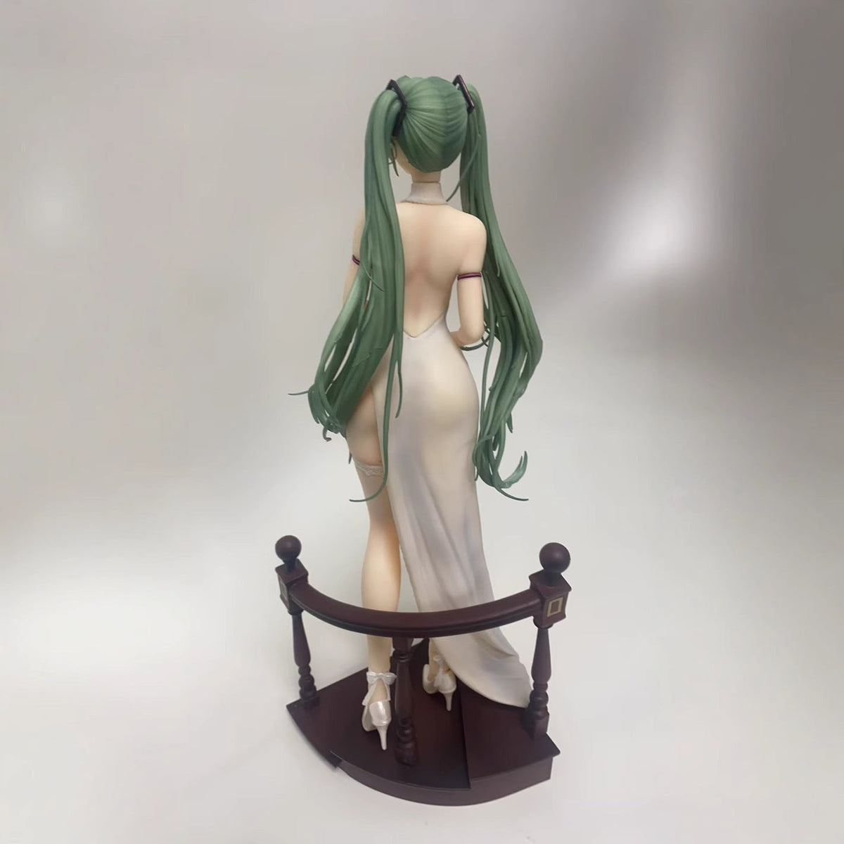 Hatsune Miku white evening dress gk statue