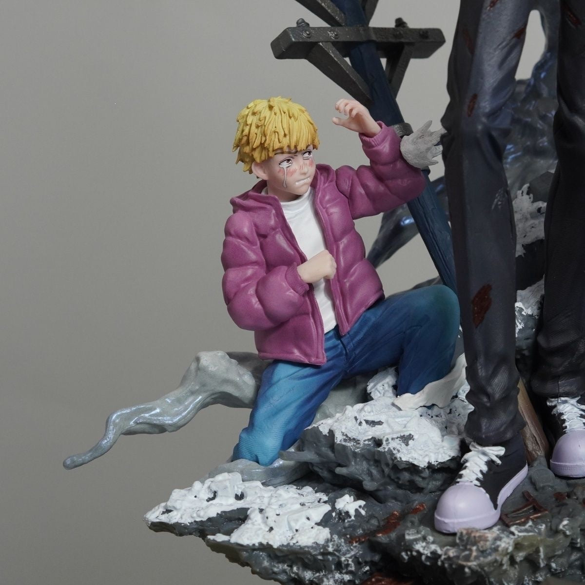 Chainsaw Man Yoshida Hirofi Suit Scene Version GK Statue